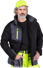 WÄRMEISOLIERTE SCHUTZJACKE MIT VERSTECKBARER KAPUZE UND REFLEKTOREN