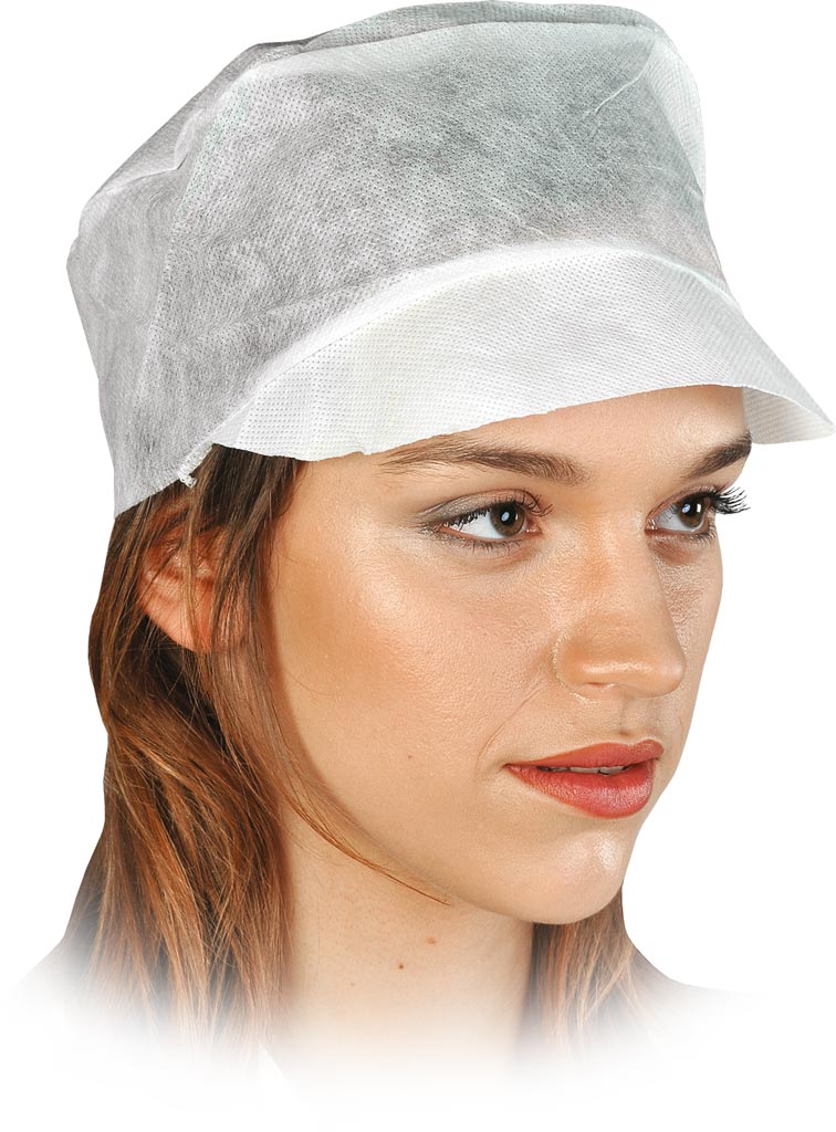 CZAPKA Z POLIPROPYLENU Z DASZKIEM 40G/M² - PAKOWANE PO 100 SZTUK